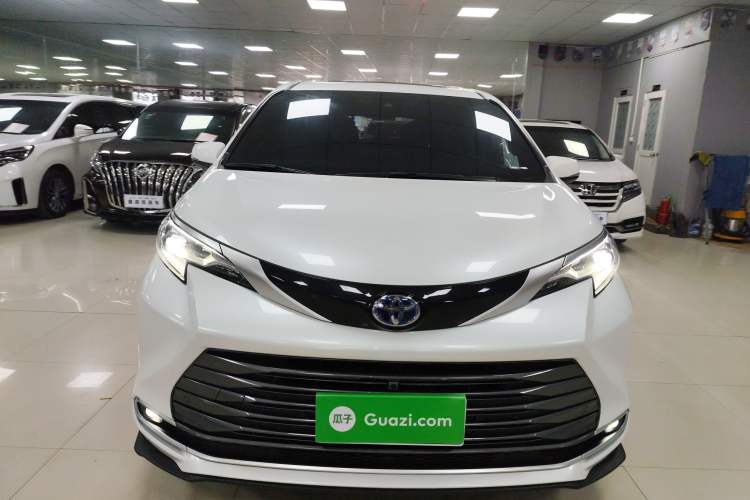 Used Toyota Sienna 2023 2.5L Hybrid Deluxe Edition
