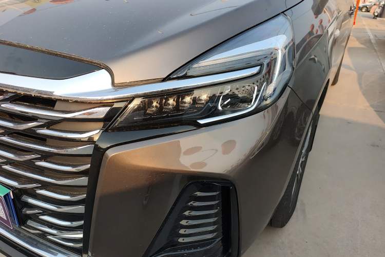 Used Buick GL8 2023 Land Executive Class Comfort Model
