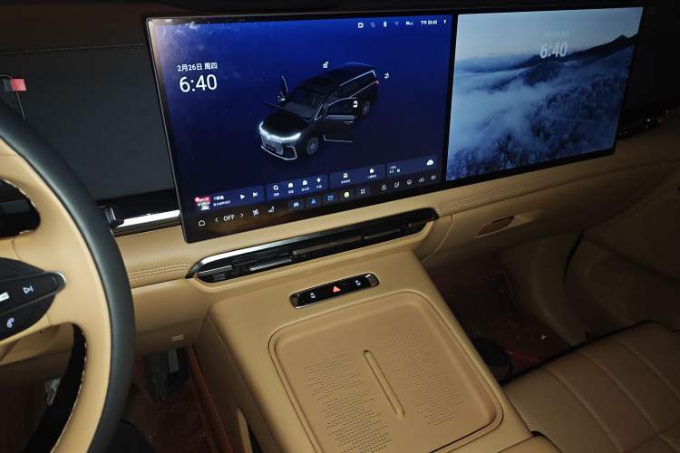 Used VOYAH Dream 2025 PHEV Four-Wheel Drive Excellence Kunpeng Edition
