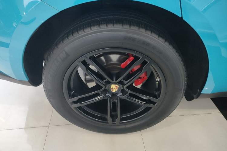 Used Porsche Macan 2022 Macan 2.0T Right Rear Wheel Hub