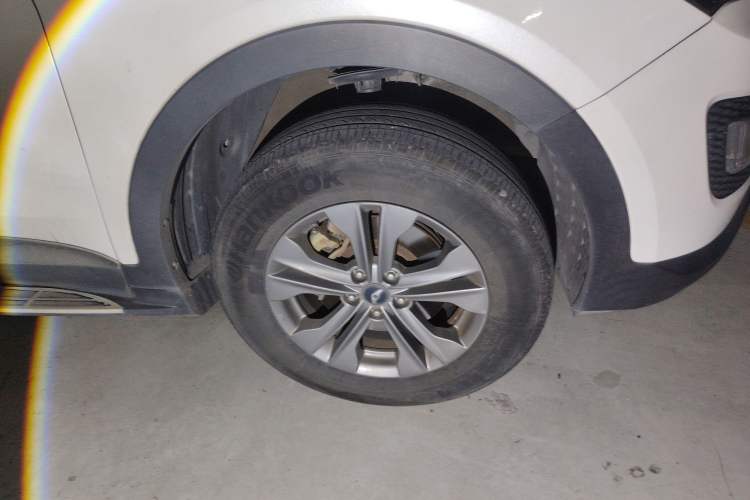 Used Hyundai Santa Fe 2015 2.4L Automatic Two-Wheel Drive Smart Version 5 Seats