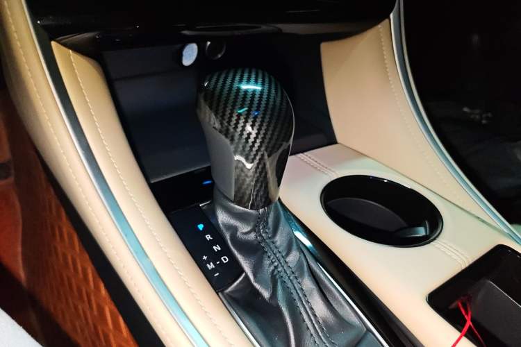 Used Toyota Avalon 2023 2.0L Luxury Edition Gear Lever