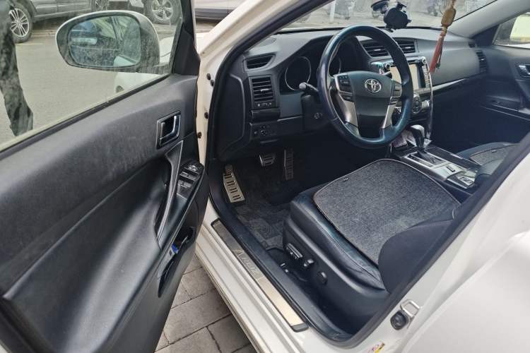 Used Toyota Reiz 2010 2.5V Fashion Elite Edition Driver Seat