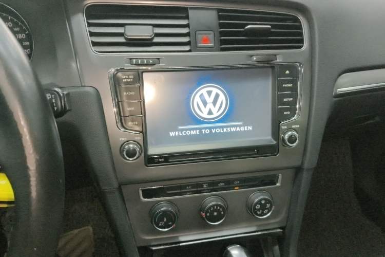 Used Volkswagen Golf 2014 1.6L Automatic Comfort Model Audio And AC Panel