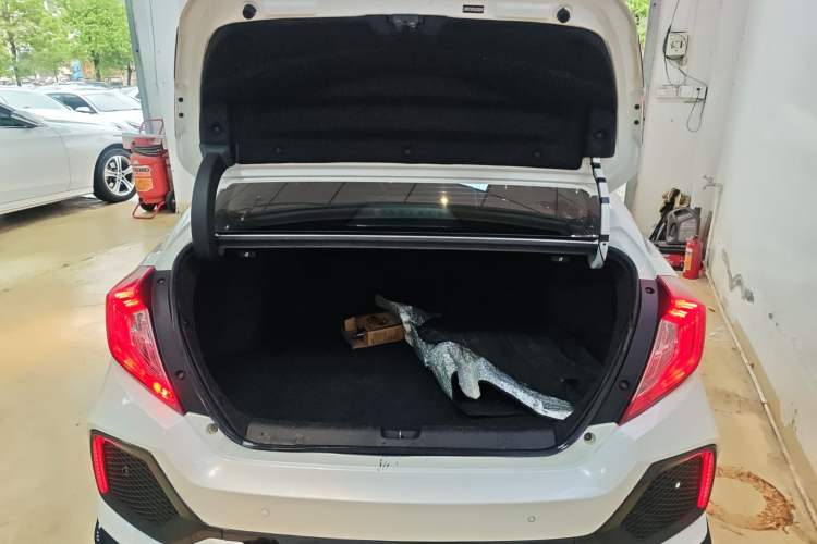 Used Honda Civic 2019 220TURBO CVT Dynamic Edition China VI Emission Standard Trunk