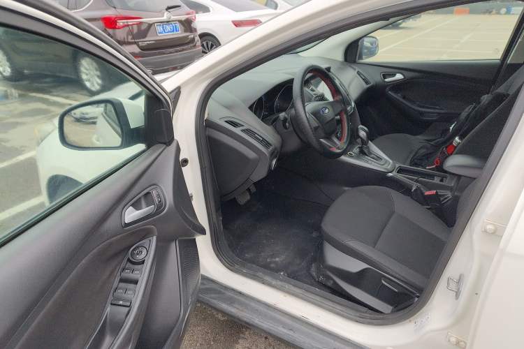 Used Ford Focus 2015 Hatchback 1.6L Automatic Comfort Model
