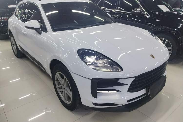 Used Porsche Macan 2018 Macan 2.0T Front Right 45 Deg