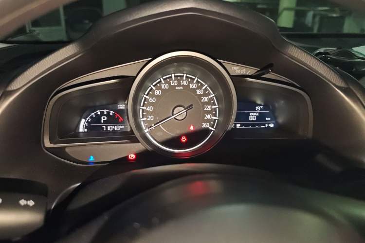 Used Mazda 3 Axela 2017 Sedan 1.5L Automatic Luxury Model Emission Standard China V
