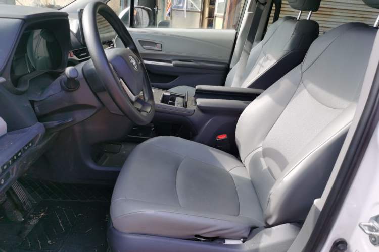 Used Toyota Granvia 2024 2.5L Hybrid Comfort Edition