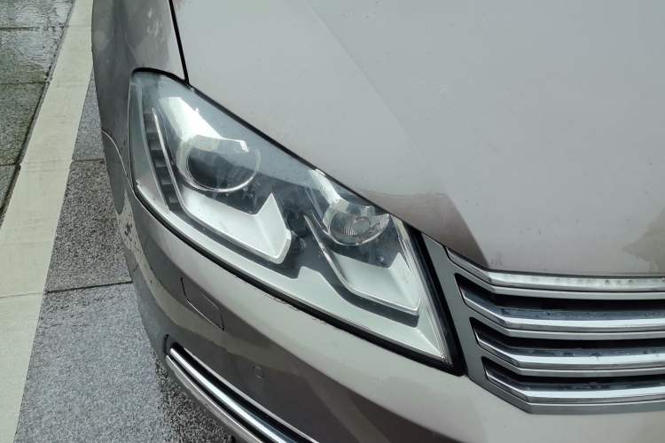 Used Volkswagen Magotan 2015 2.0 TSI Prestige Model Right Front Headlight