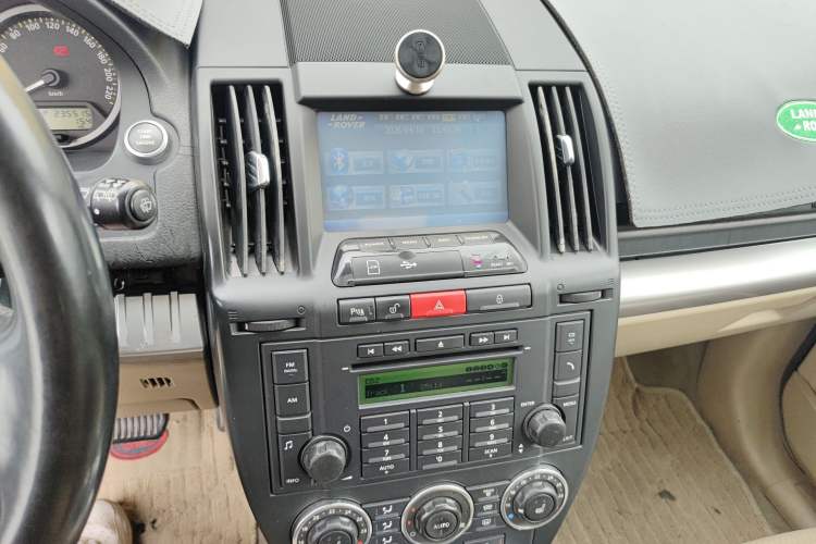 Used Land Rover Freelander 2 2010 3.2 i6 Automatic HSE Gasoline Version Audio And AC Panel