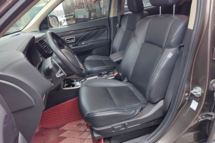 Used Mitsubishi Outlander 2019 2.4L 4x4 Zhi Xiang Edition 5 Seats China V Emission Standard
