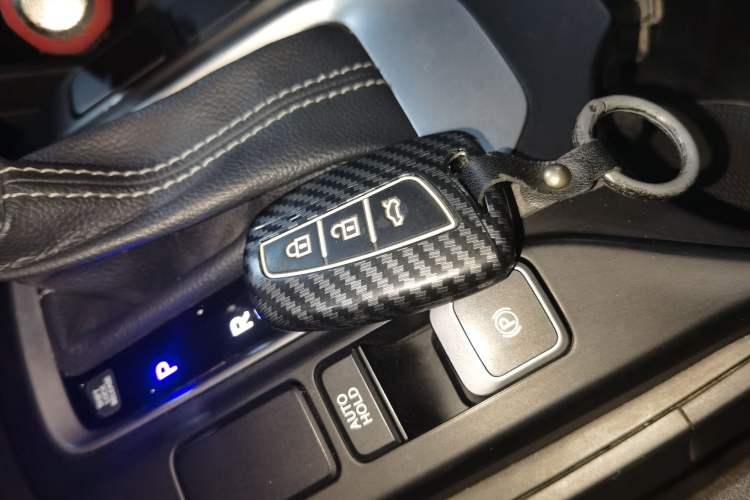 Used Hyundai Santa Fe 2017 2.0T Automatic Two-Wheel Drive Smart Version 7 Seats Interior 1