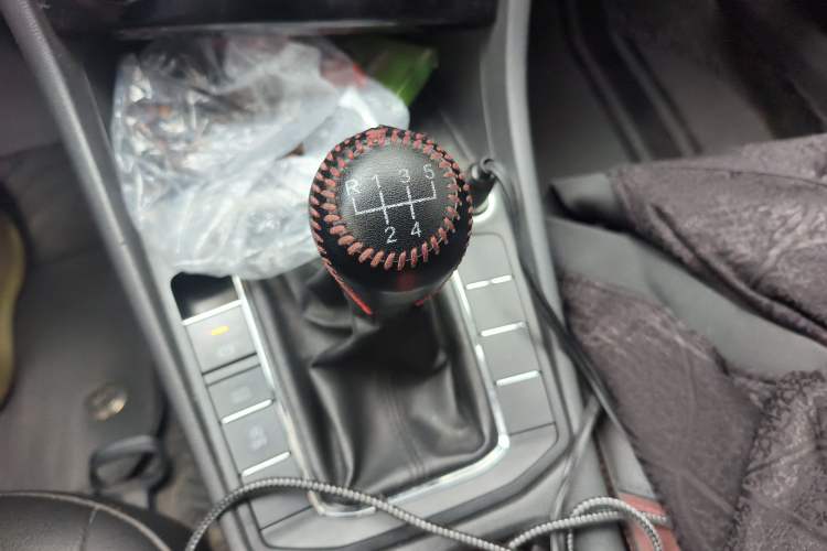 Used Volkswagen Bora 2021 1.5L Manual Comfort Smart Connect Edition Gear Lever