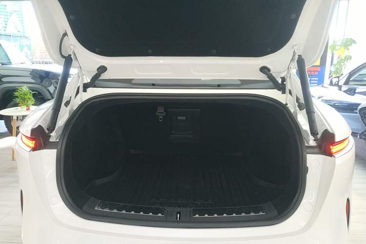 Used Avatr 11 2022 Long-Range Dual-Motor Luxury Edition 5 Seats
