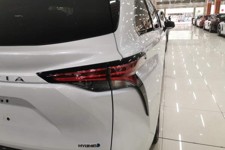 Used Toyota Granvia 2023 2.5L Hybrid Flagship VIP Edition