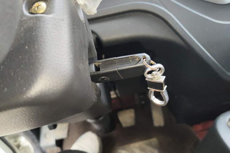 Used CHANGAN KUAYUE Zhe D5 2021 1.6L Standard Edition Double-Cab Flatbed with Dual Rear Wheels 3050mm Cargo Bed DAM16KL
