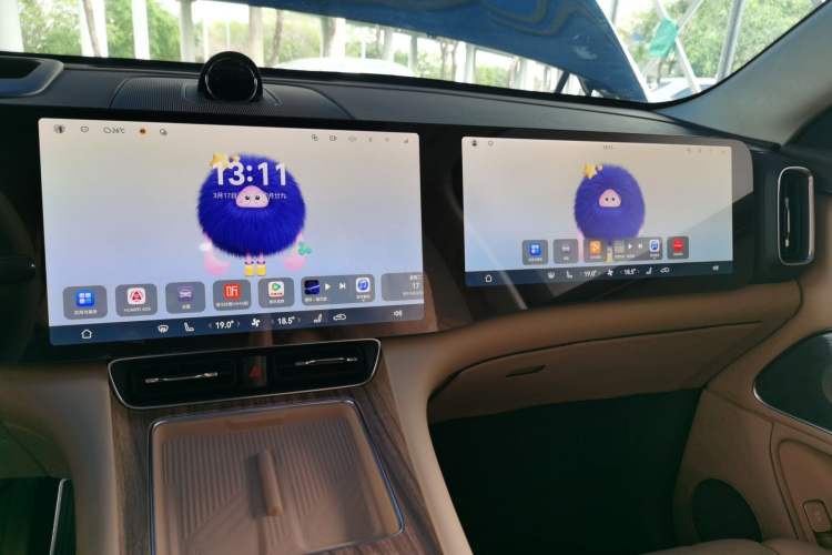 Used Hima AITO M8 2025 Extended-Range Max+ Version 53.4 kWh 6-Seater Edition Audio And AC Panel