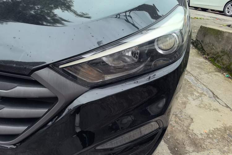 Used Hyundai Tucson 2015 1.6T Dual-Clutch Two-Wheel-Drive Smart Model Left Front Headlight
