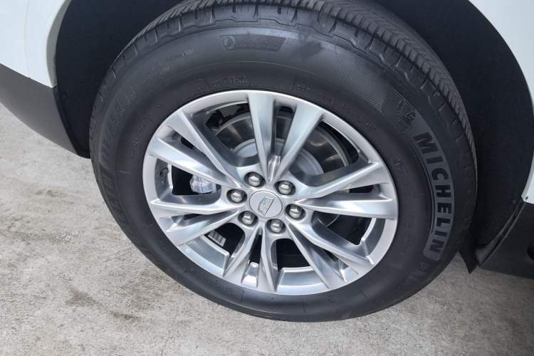 Used Cadillac XT5 2021 28T Luxury Model Right Rear Wheel Hub