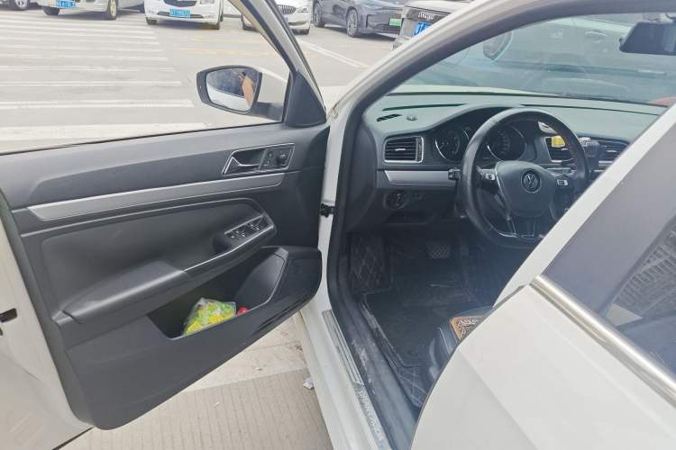 Used Volkswagen Gran Lavida 2017 180TSI DSG Comfort Edition Driver Seat