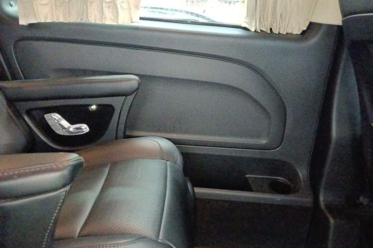 Used Mercedes-Benz Vito 2018 2.0T Elite Version 7 Seats China VI Emission Standard