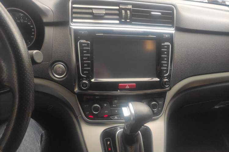 Used Haval H6 2015 Sport Edition 1.5T Automatic Two-Wheel Drive Luxury Model Audio And AC Panel
