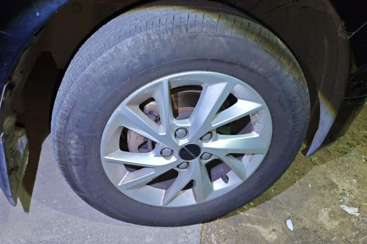 Used FORTHING Lingzhi PLUS 2021 Travel Edition 2.0L Manual Luxury 7-Seater
