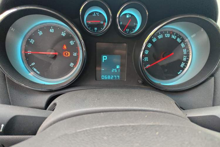 Used Buick GT 2014 XT 1.6L Automatic Fashion Edition Odometer Close Up