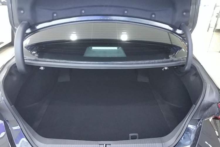 Used Toyota Avalon 2021 2.5L Touring Prestige SPORT Edition Trunk