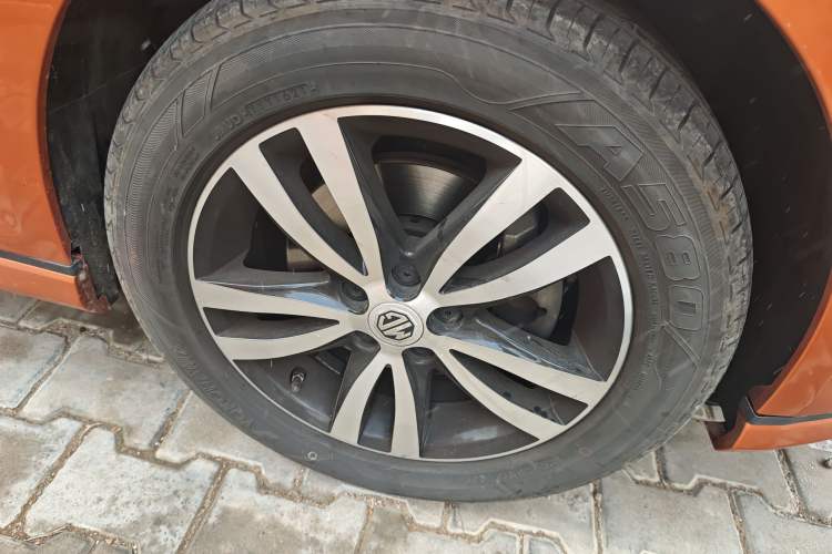 Used MG 6 2014 Hatchback 1.8L Automatic Drive Value Edition Right Front Wheel Hub