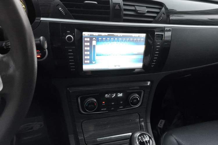 Used Zotye T600 2014 1.5T Manual Luxury Model Audio And AC Panel