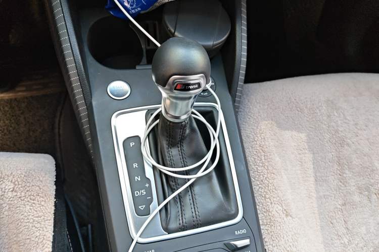 Used Audi Q2L 2020 35 TFSI Fashion Dynamic Model Gear Lever