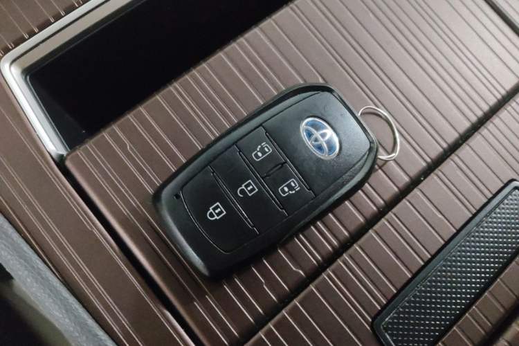 Used Toyota Granvia 2023 2.5L Hybrid Comfort Edition