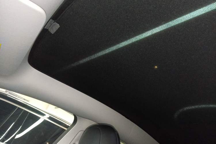 Used Tesla Model Y 2021 Standard Range Rear-Wheel Drive Version Headliner