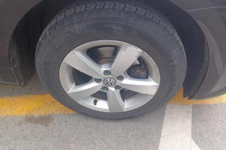 Used Volkswagen Lavida 2015 1.6L Manual Fashion Edition Right Front Wheel Hub