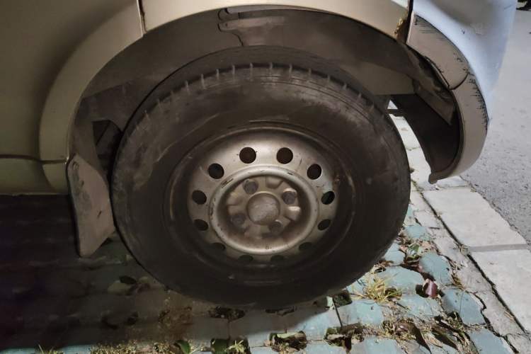 Used Wuling Rongguang 2011 1.2L Base Version Right Front Wheel Hub