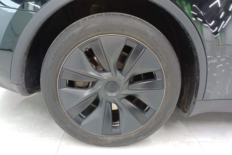 Used Tesla Model Y 2023 Rear-Wheel-Drive Version Right Rear Wheel Hub