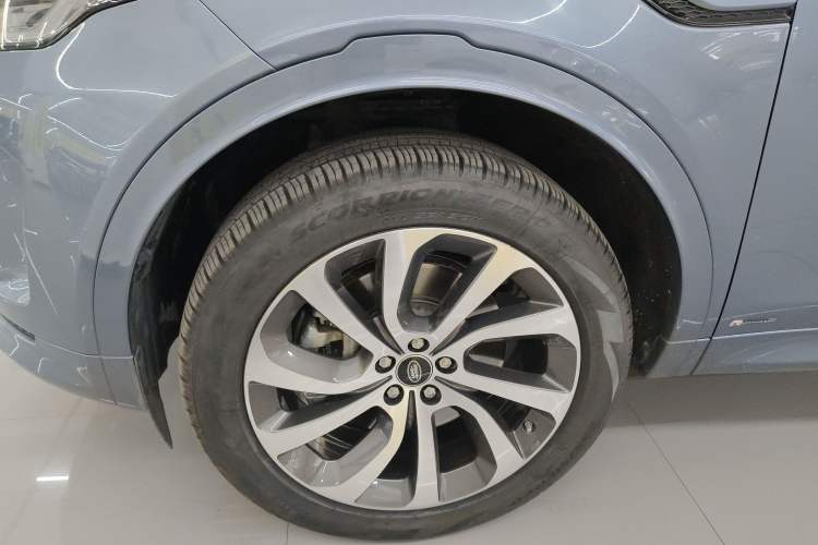 Used Land Rover Discovery Sport 2020 249 PS R-Dynamic Performance Edition Left Front Wheel Hub