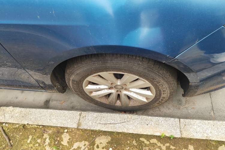 Used Brilliance H530 2011 1.6L Automatic Comfort Edition Right Front Wheel Hub