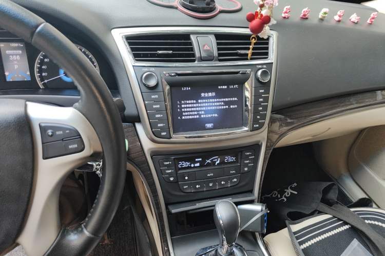 Used CHANGAN Raeton 2014 1.8T Automatic Elite Anniversary Edition China IV Standard