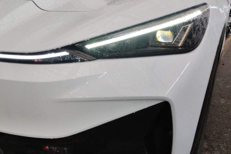 Used Volkswagen ID.UNYX 2024 Pro Long-Range Version