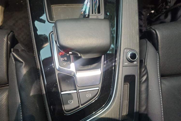 Used Audi A4L 2023 40 TFSI Bang & Olufsen Starry Night Edition
