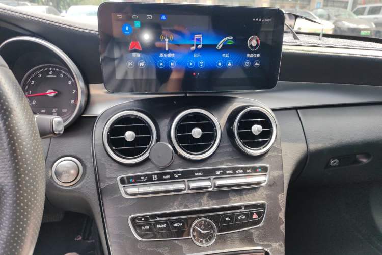 Used Mercedes-Benz C-Class 2018 C 180 L Fashion Edition Sport Version Audio And AC Panel