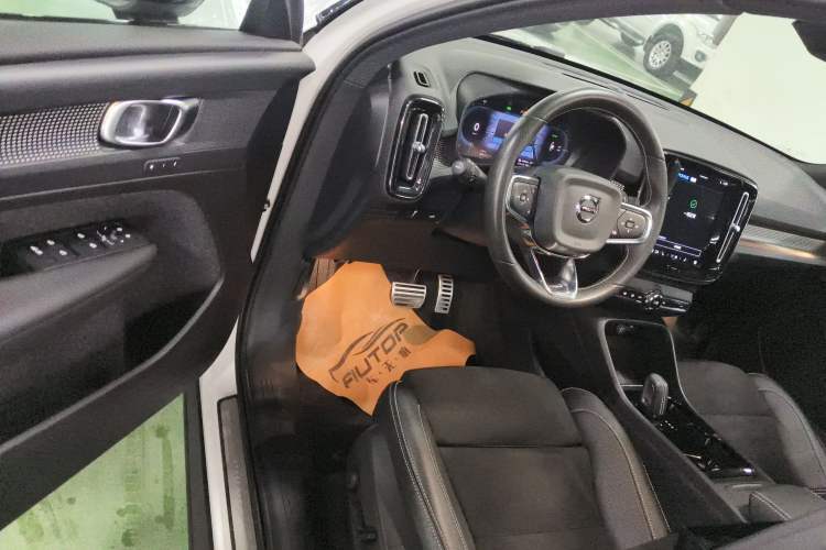 Used Volvo XC40 New Energy 2021 P8 Pure Electric All-Wheel Drive Smart Luxury Sport Edition Driver Seat