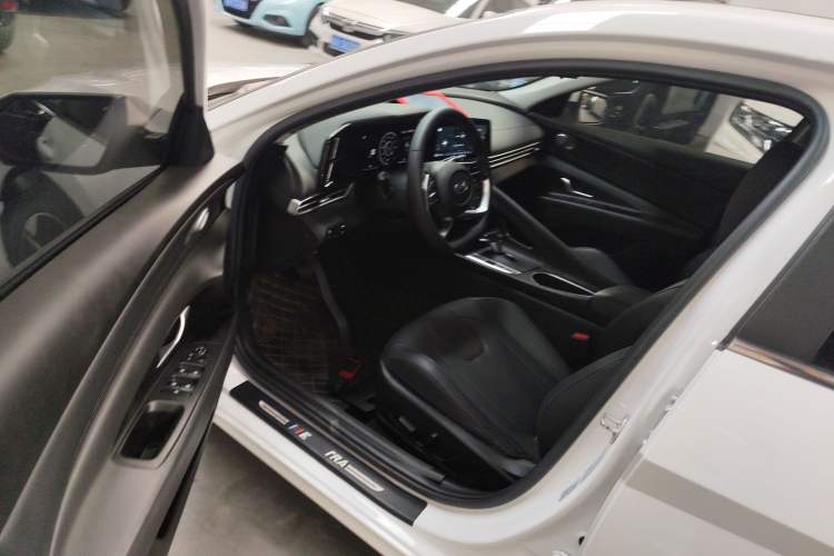 Used Hyundai Elantra 2022 1.5L CVT LUX Prestige Edition