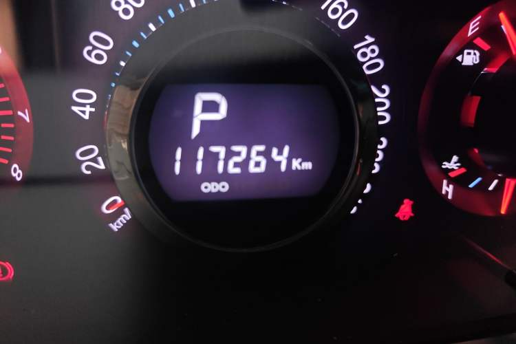 Used Luxgen Great 7 SUV 2013 Limited-Edition Sharp Model 2.2T Two-Wheel-Drive Smart Version Odometer Close Up