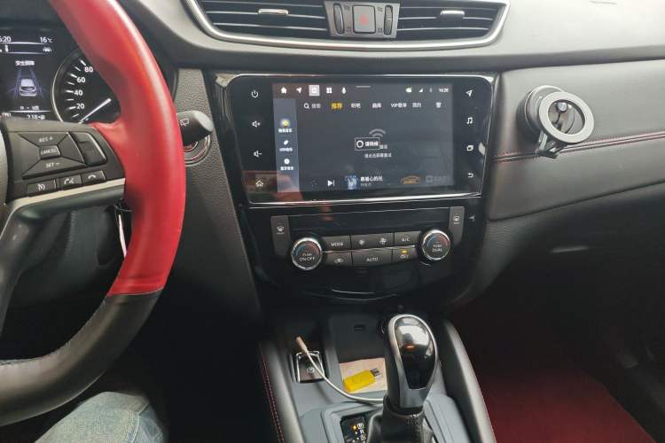 Used Nissan Qashqai 2022 2.0L CVT XV Premier Luxury Edition Audio And AC Panel