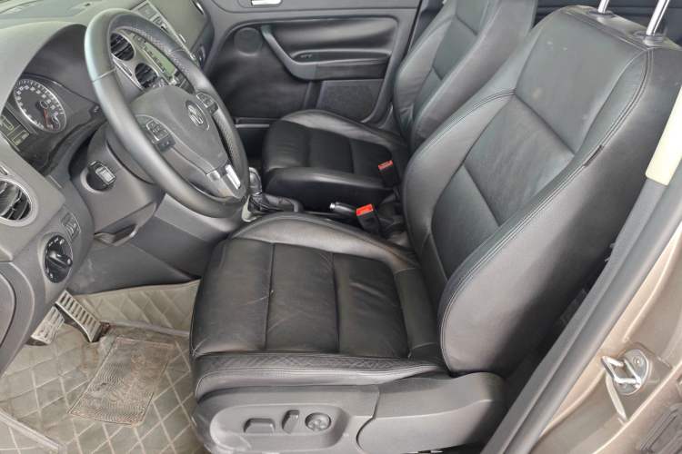 Used Volkswagen Golf 2011 1.4TSI Cross Golf Left Front Seat
