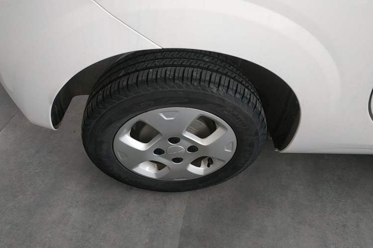 Used Roewe Clever 2021 302 km New Four-Seater Super-Efficient Version Exterior 5